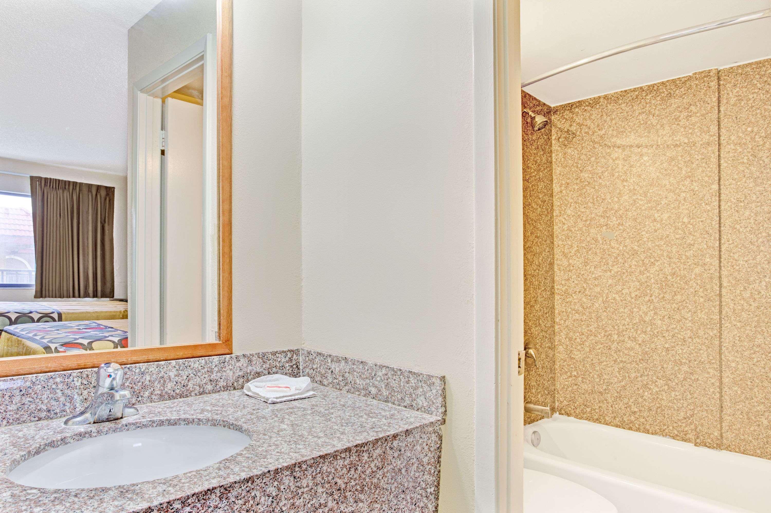 Super 8 by Wyndham Jacksonville Orange Park - photo 10