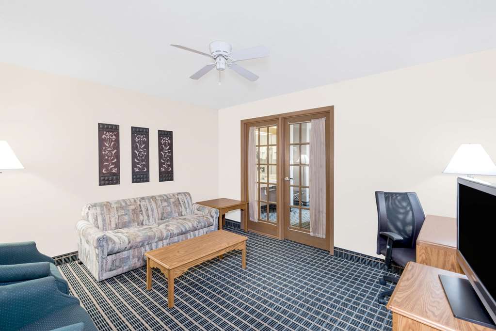 Baymont by Wyndham Marshalltown - photo 45