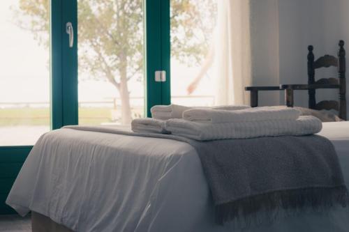 Masia Blanca — 4-Star Luxury Hotel in Deltebre, Spain