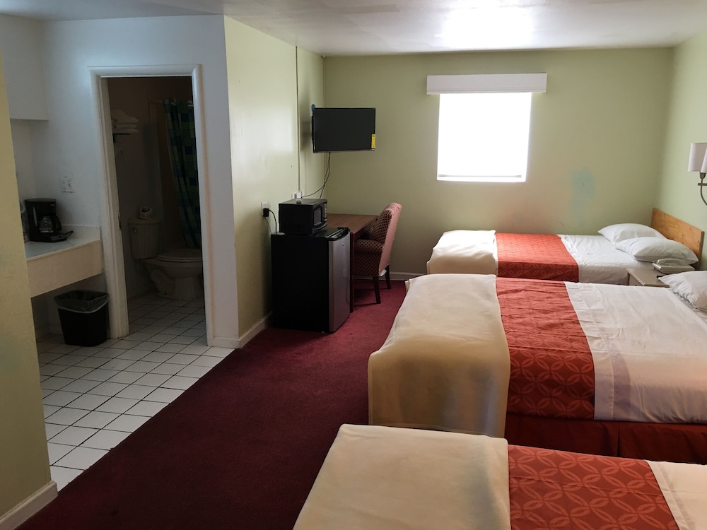 Dixie Plaza Hotel - photo 24
