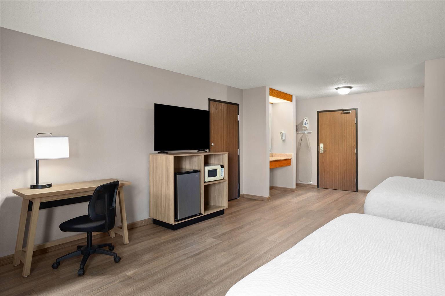 Days Inn by Wyndham Spearfish - photo 12