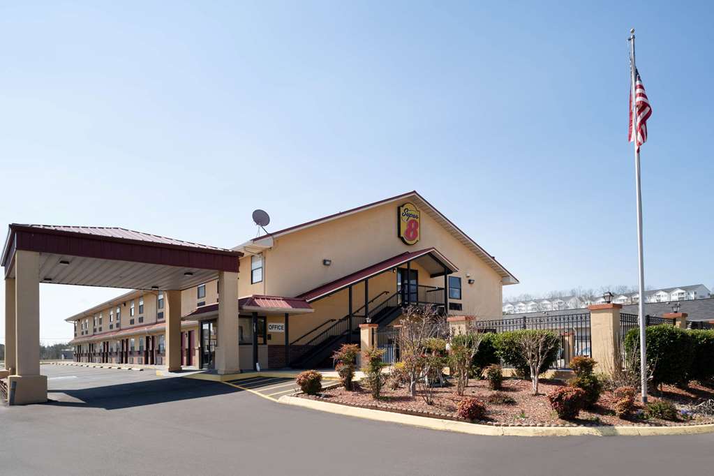 Super 8 by Wyndham Cleveland - featured photo