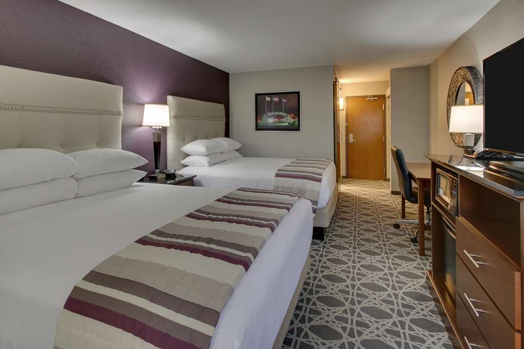 Drury Inn & Suites Poplar Bluff - photo 32