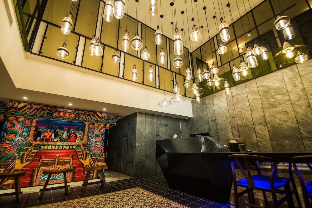 Huwei Hotel - carbon neutral hotel in Douliu