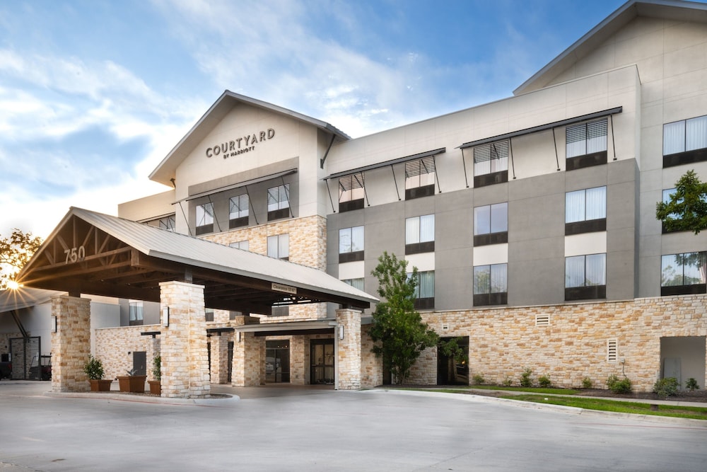 Courtyard by Marriott New Braunfels River Village - carbon neutral hotel in New Braunfels