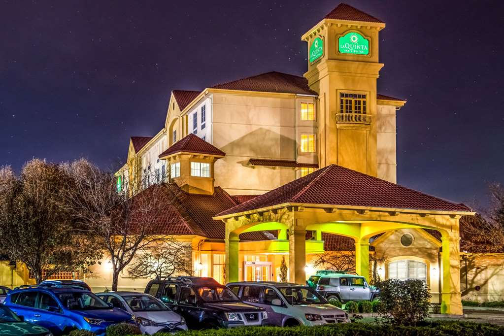 La Quinta Inn & Suites by Wyndham Colorado Springs South AP - photo 12
