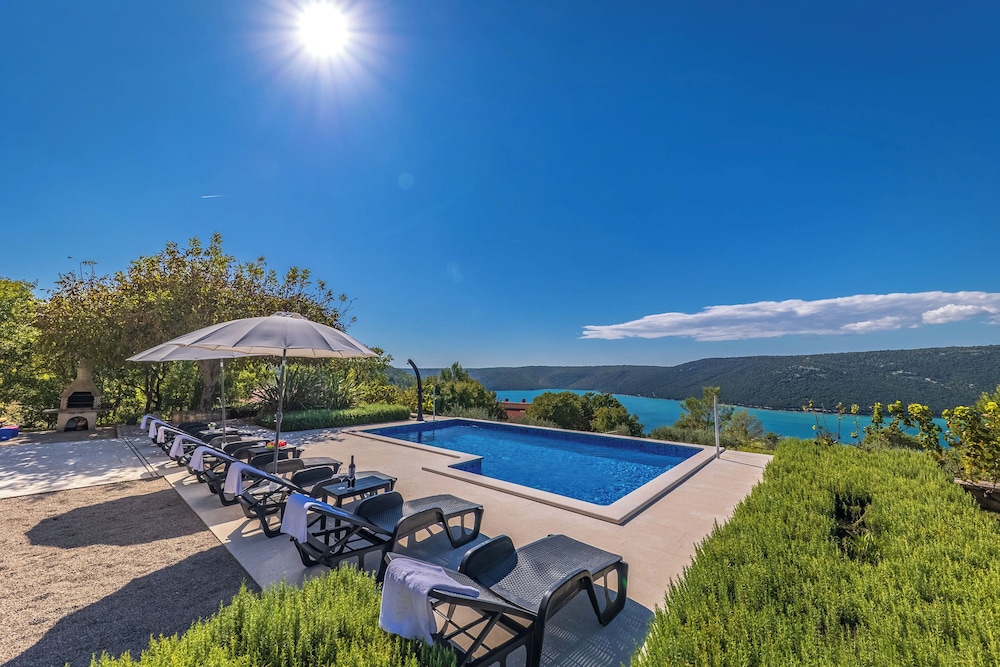 Seaview Pool House Mytilus — 4-Star Luxury Hotel in Rasa, Croatia