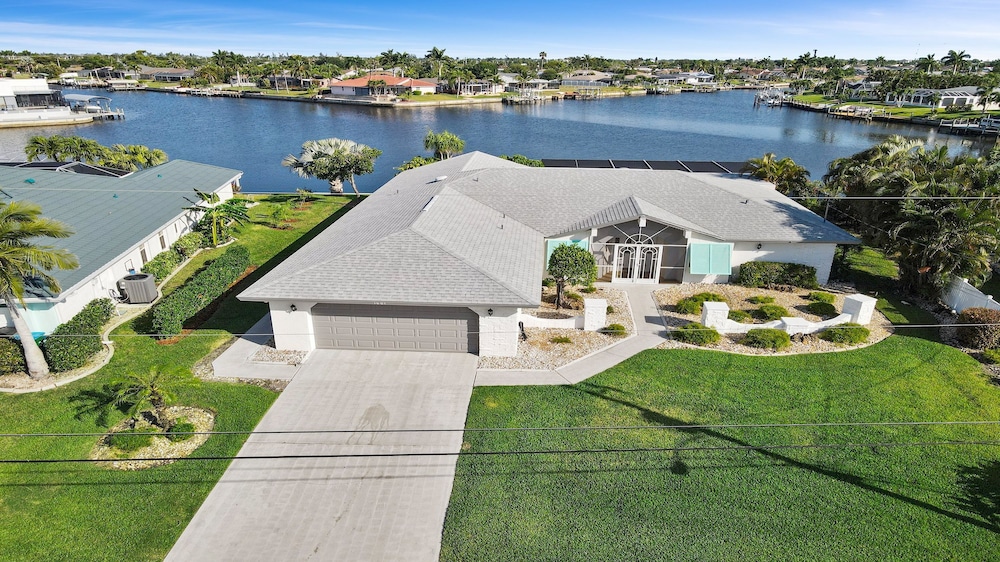 Amazing 4 Bed Billiard Table Luxury Canal Pool