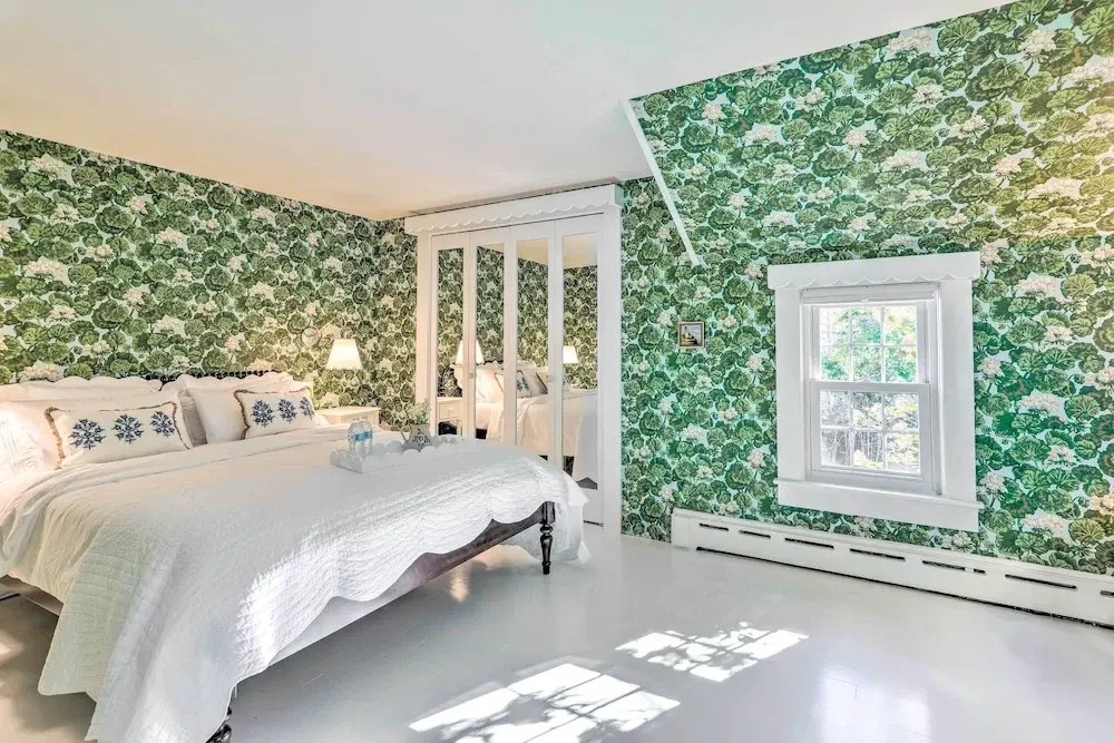 Steps to Dennis Village The Blue Scallop Home — 4-Star Luxury Hotel in Dennis, United States