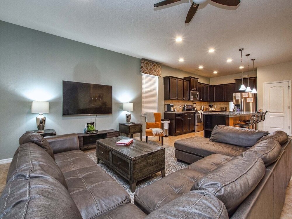 Spacious 8BR Villa w Pool & Resort Amenities - photo 24