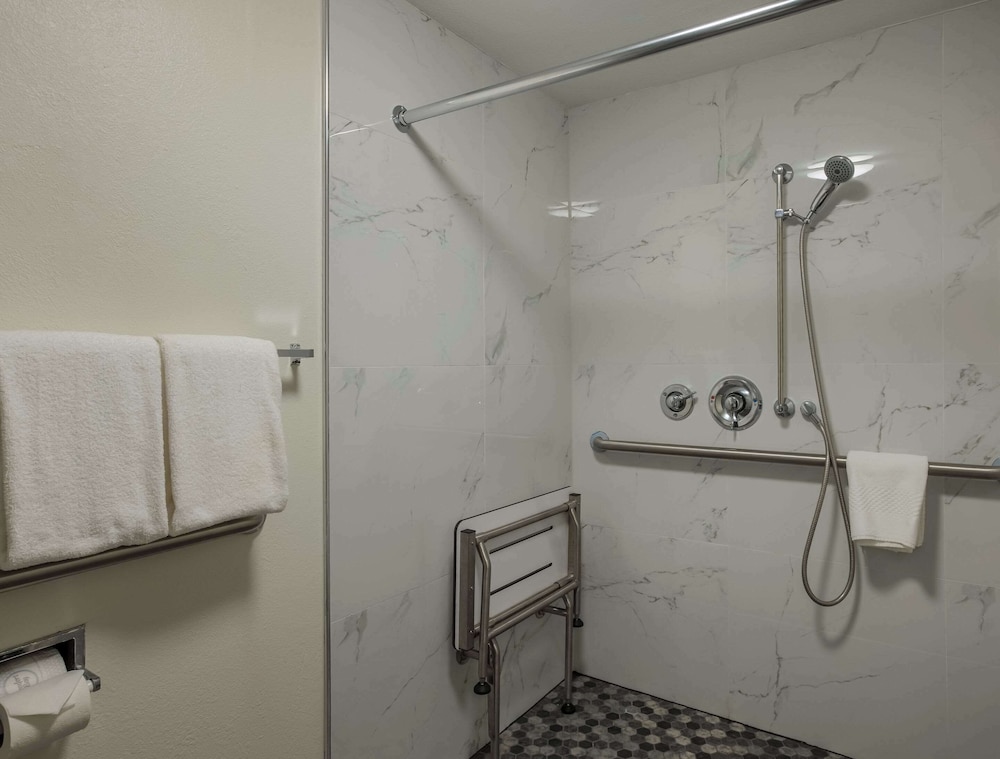 MainStay Suites Savannah Midtown - photo 20