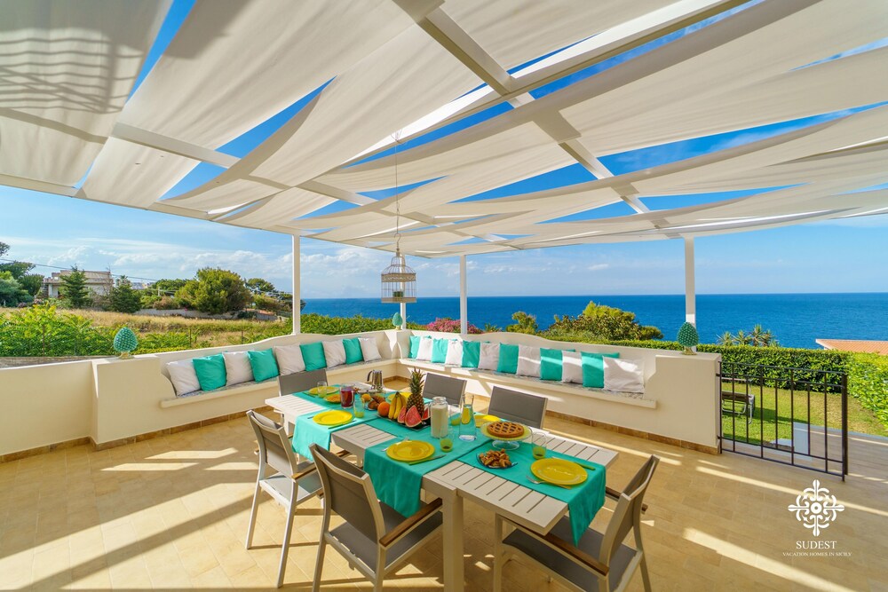 Villa Vittoria Dimora fronte mare — 4-Star Luxury Hotel in Augusta, Italy