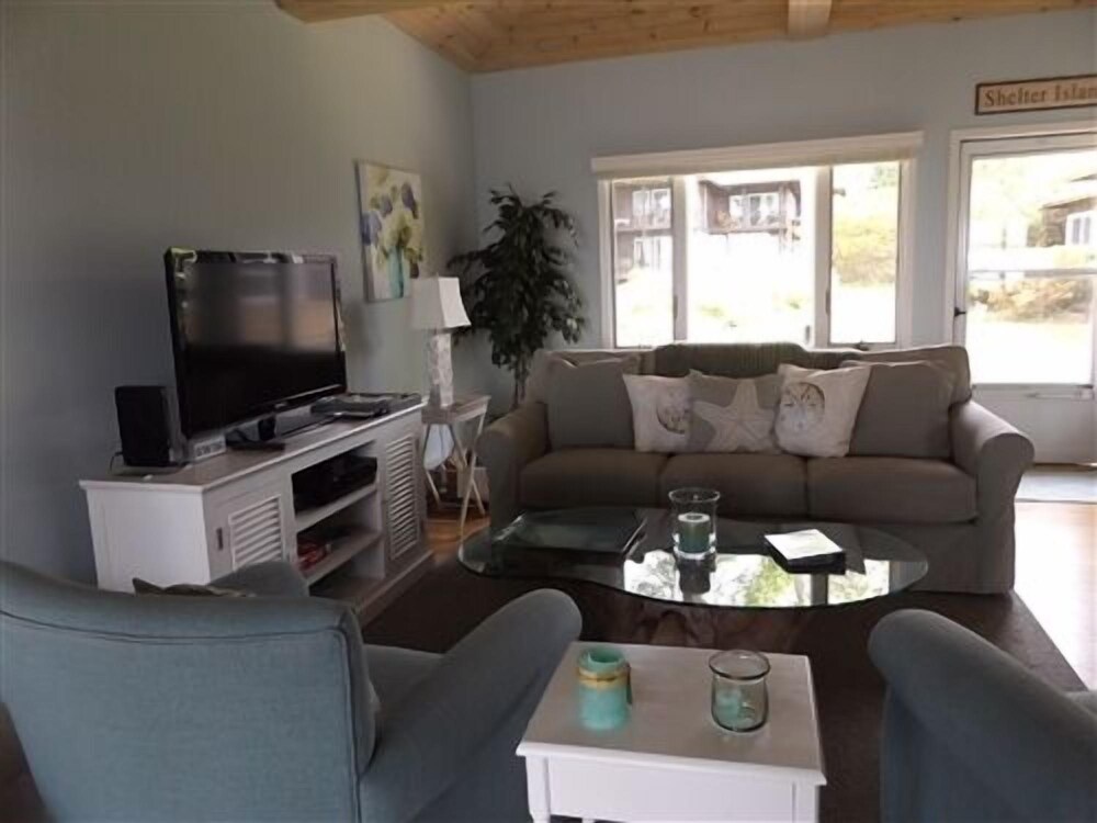 Dering Harbor Inn - photo 20