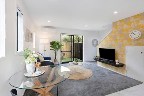 The Charming Getaway 1BR Home — 4-Star Luxury Hotel in Lower Hutt, New Zealand