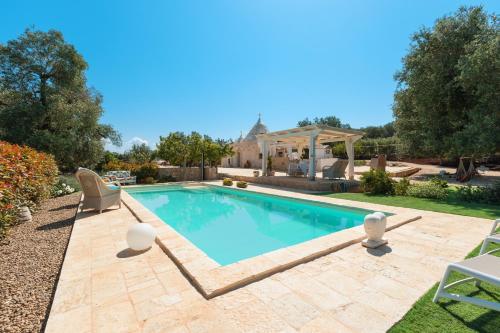 Trullo Milù with Pool — 4-Star Luxury Hotel in San Michele Salentino, Italy