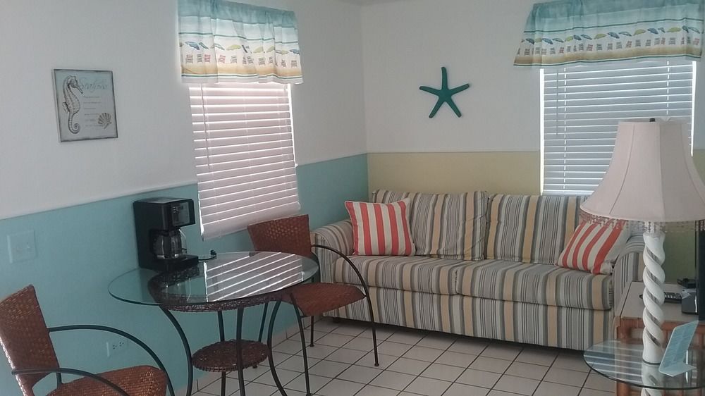 Tropical Bay Inn Motel - photo 16