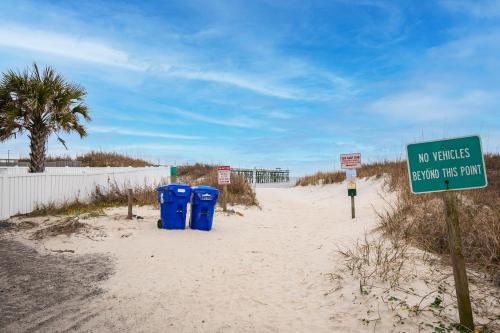 Pier Walker by Oak Island Accommodations - photo 24