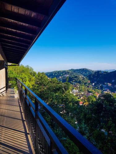 Lush Breeze Mount View - carbon neutral hotel in Kandy