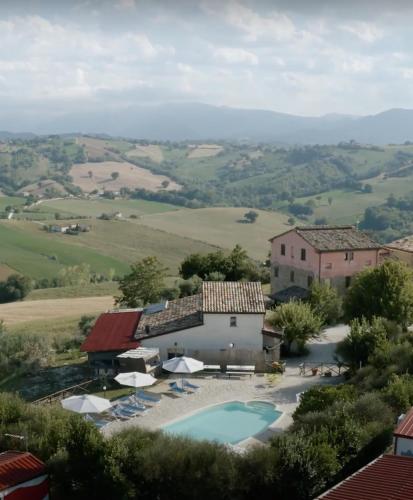 Agriturismo Colle Regnano — 4-Star Luxury Hotel in Tolentino, Italy