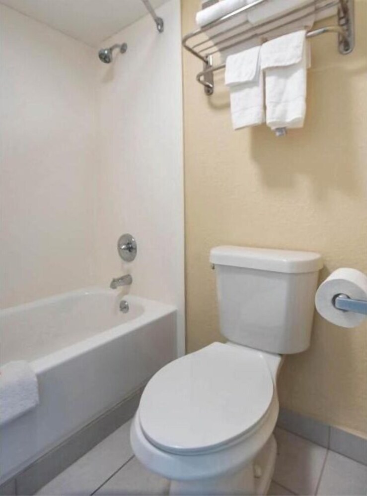 OYO Hotel Knoxville TN Cedar Bluff I 40 - photo 29