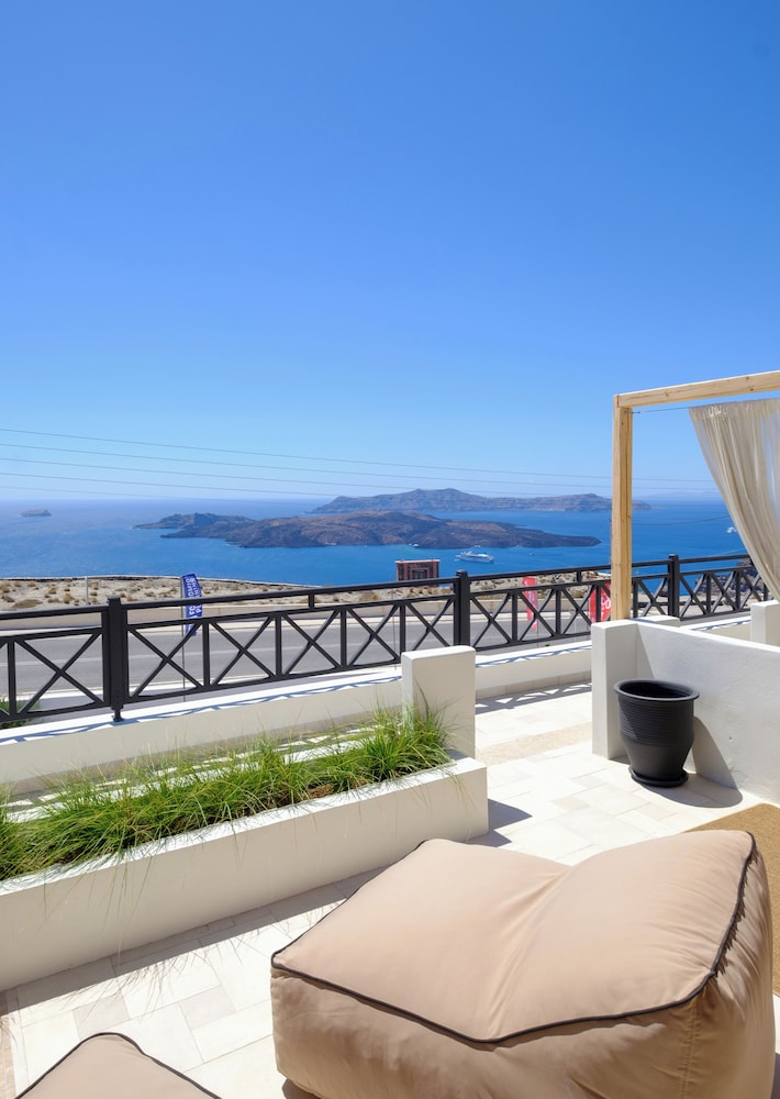 Ifestau.4 — 4-Star Luxury Hotel in Fira, Greece
