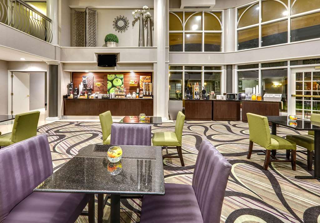 La Quinta Inn & Suites by Wyndham Dallas Addison Galleria - photo 25