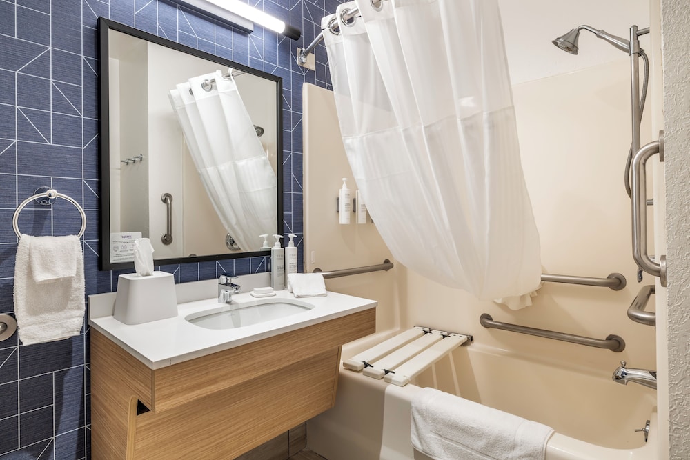 Spark by Hilton La Crosse Onalaska - photo 15