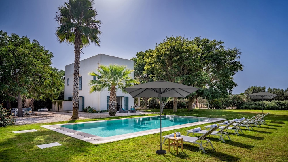 Casavento Puzziteddu 6 Emma Villas — 4-Star Luxury Hotel in Campobello Di Mazara, Italy
