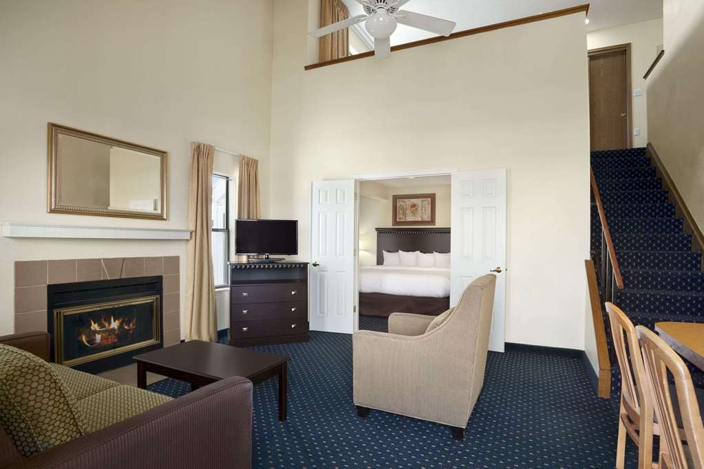 Hawthorn Suites by Wyndham Fort Wayne - photo 8