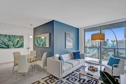 Awesome Ocean View Modern Condo Pool Shuttle — 4-Star Luxury Hotel in Hallandale Beach, United States