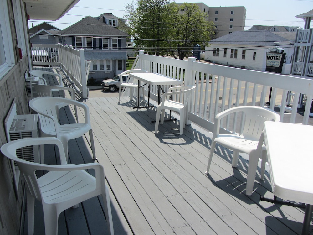 Green Dolphin Motel - photo 36