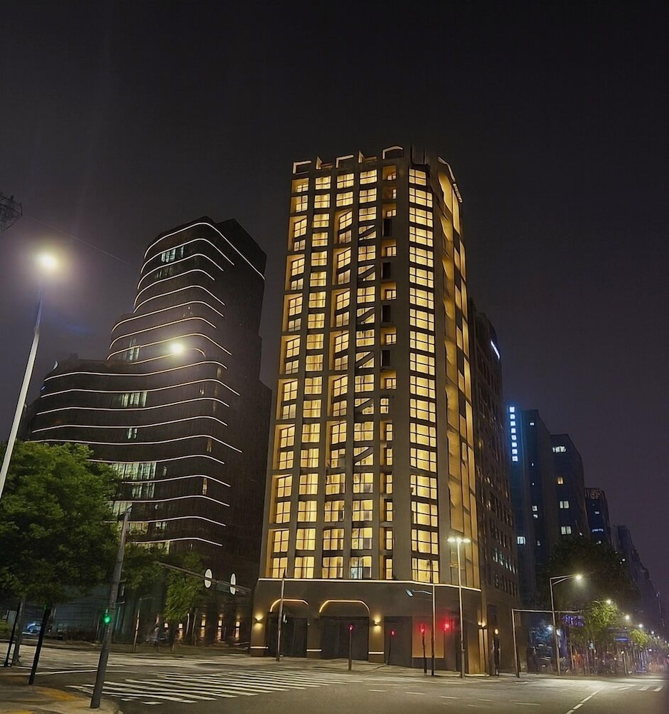 Caelum Black Gangnam Luxury Residence — 5-Star Luxury Hotel in Seoul, South Korea