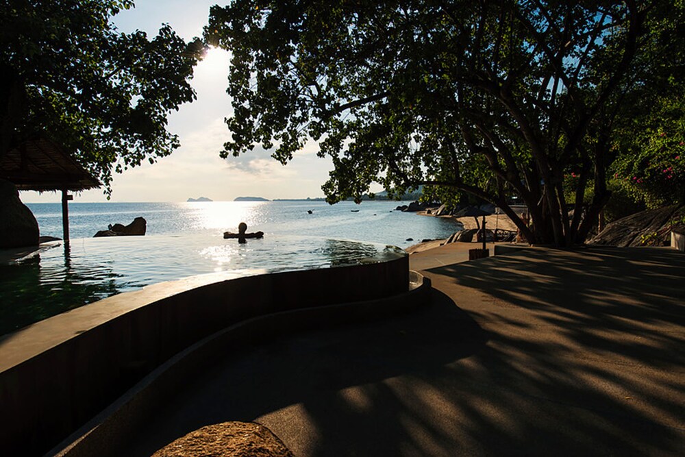 The Bay Resort and Restaurant — 4-Star Luxury Hotel in Ko Pha Ngan, Thailand