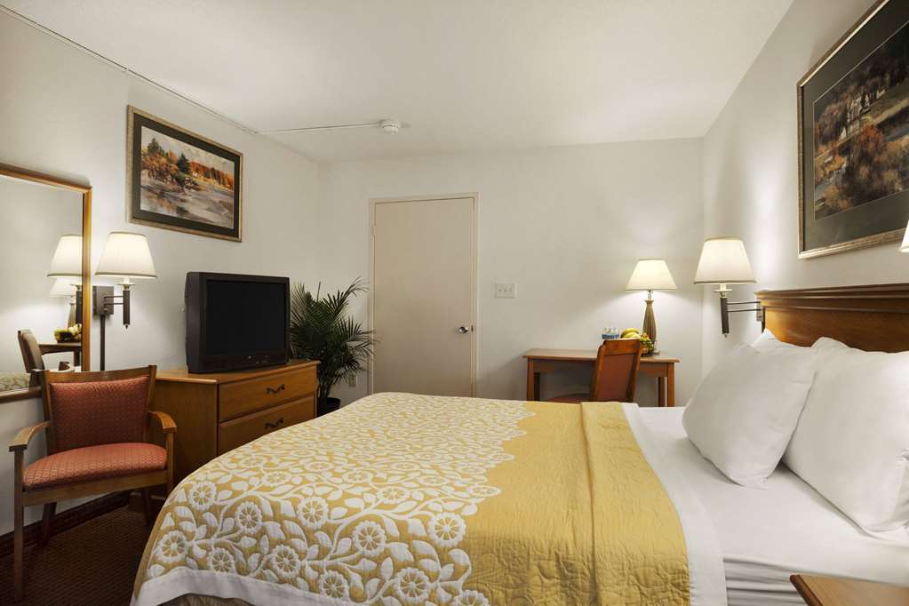 Days Inn by Wyndham WestEnd Alexandria VA Washington DC Area - photo 7