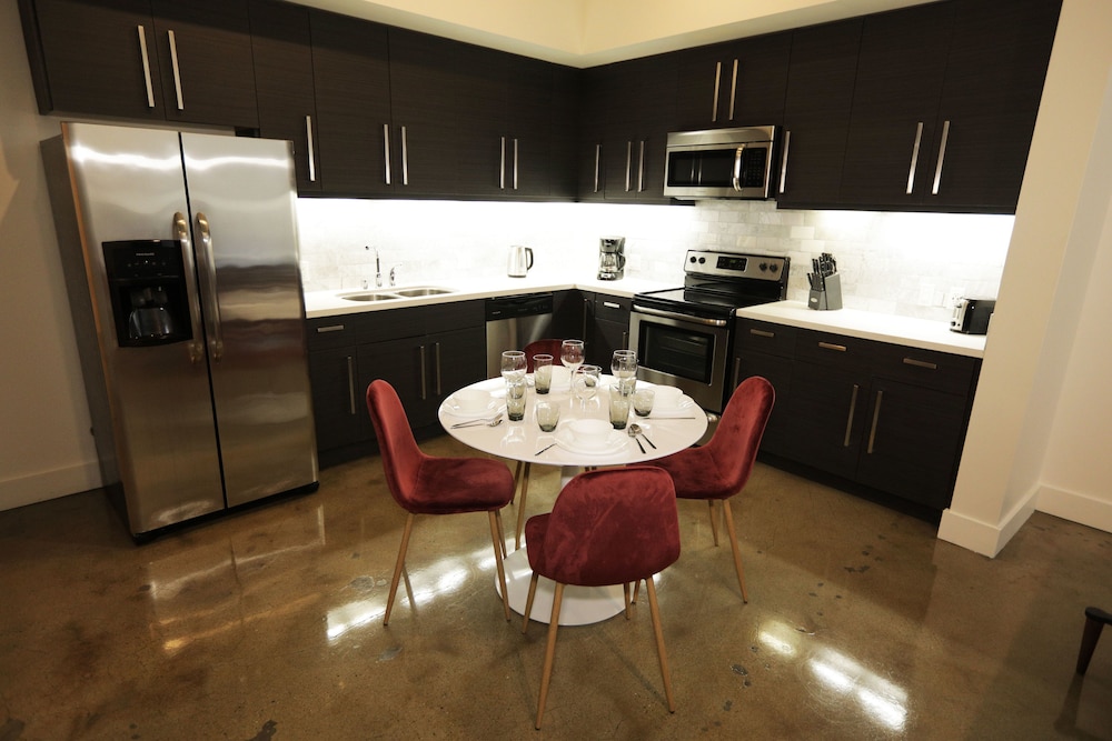Downtown Lofty Suites - photo 10