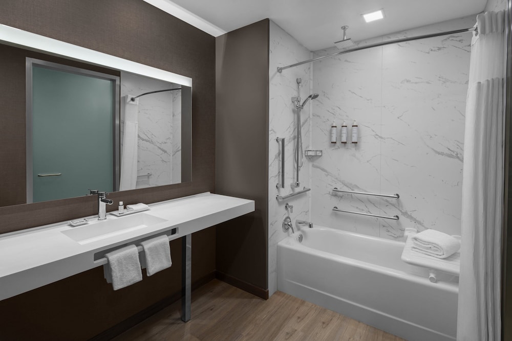 AC Hotel Charlotte Ballantyne - photo 28