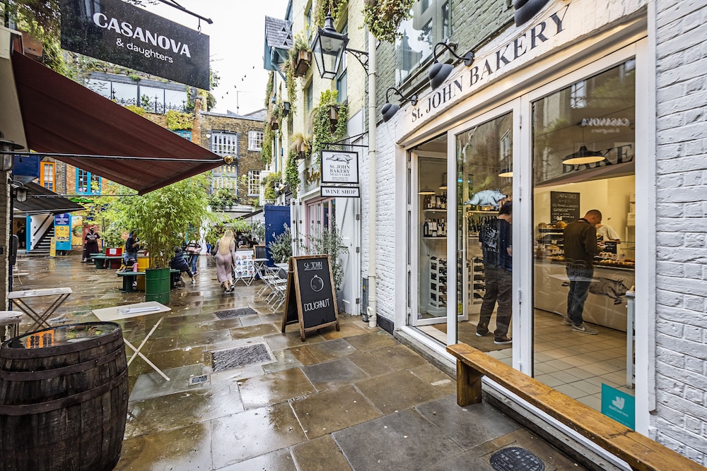 Lovely AirConditioned One Bed in the Heart of Covent Garden — 4-Star Luxury Hotel in London, United Kingdom