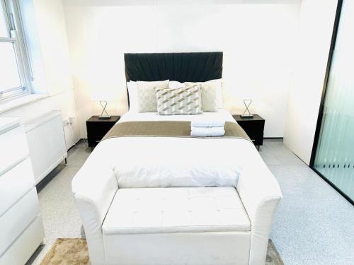 Westferry Two Bedroom Deluxe Apartment — 4-Star Luxury Hotel in London, United Kingdom