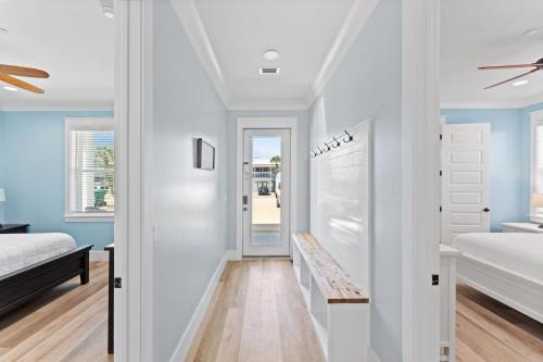 Rolling Tides by Newman Dailey - carbon neutral hotel in Destin