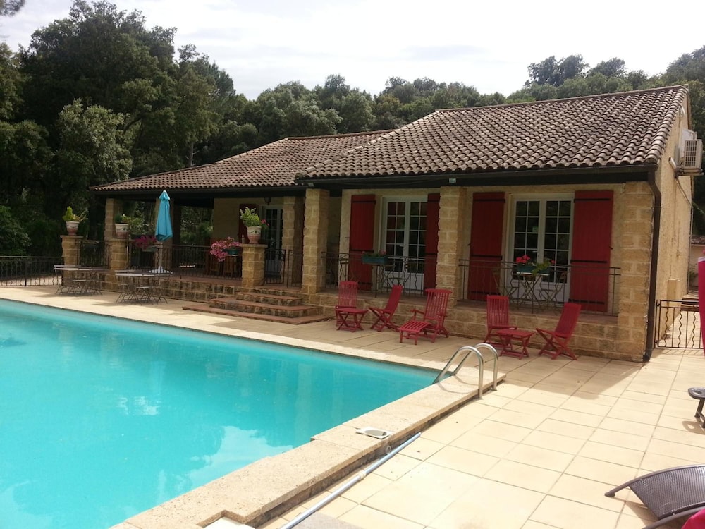 La Combe Joseph — 4-Star Luxury Hotel in Remoulins, France