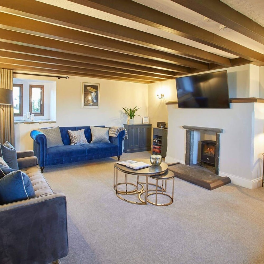 Host & Stay The Coach House
