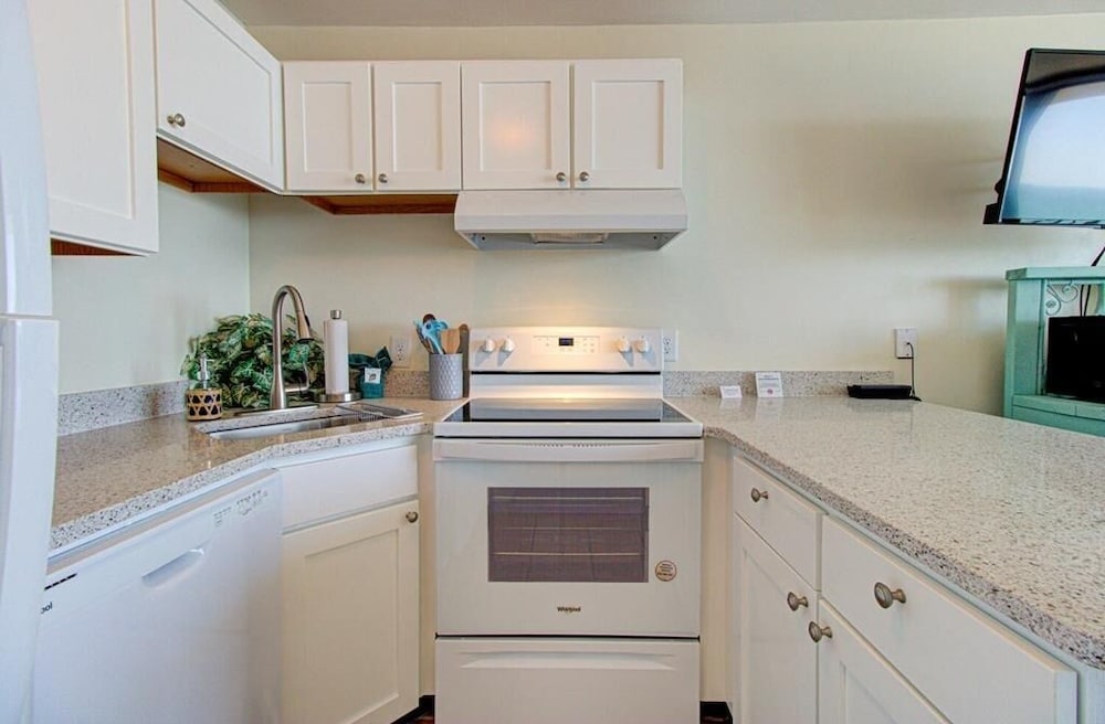 0901 Salty Dayz Tower 1 Bedroom Condo - photo 14