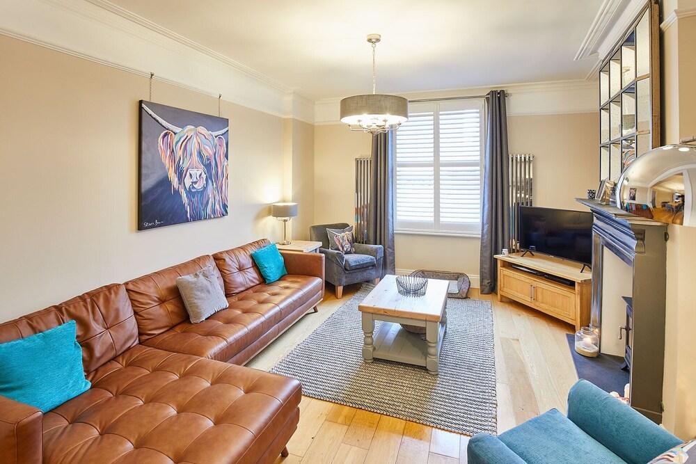 Host & Stay Hutton House