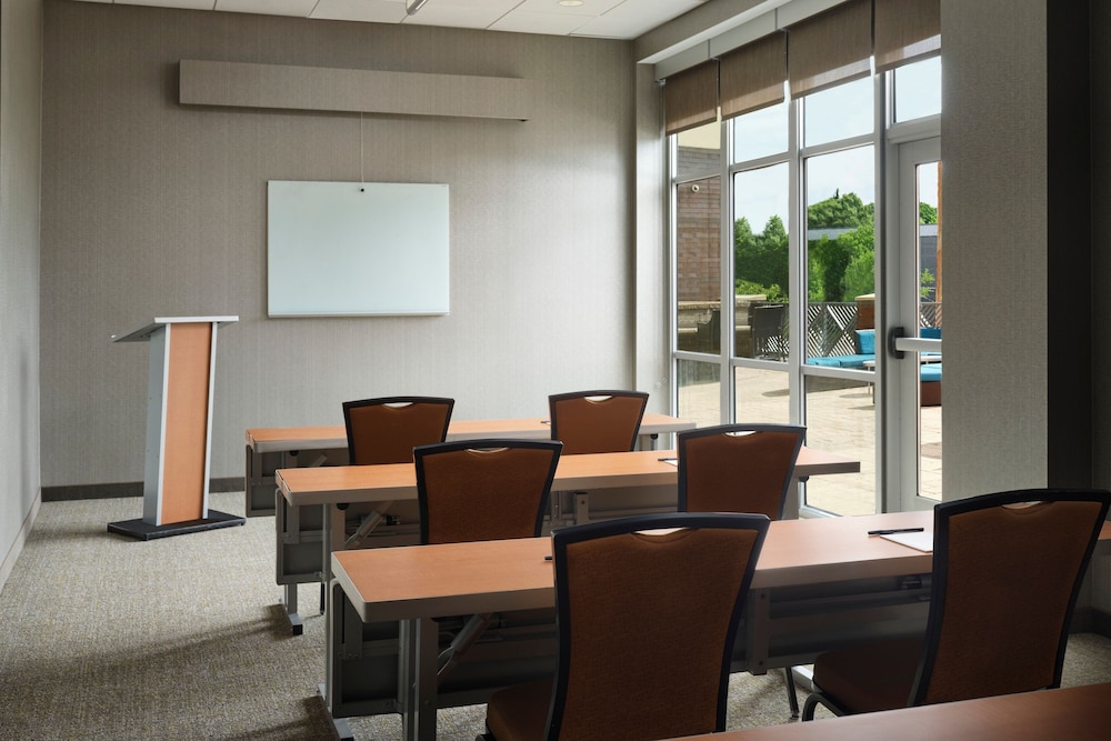 Springhill Suites by Marriott Pittsburgh Mt. Lebanon - photo 37