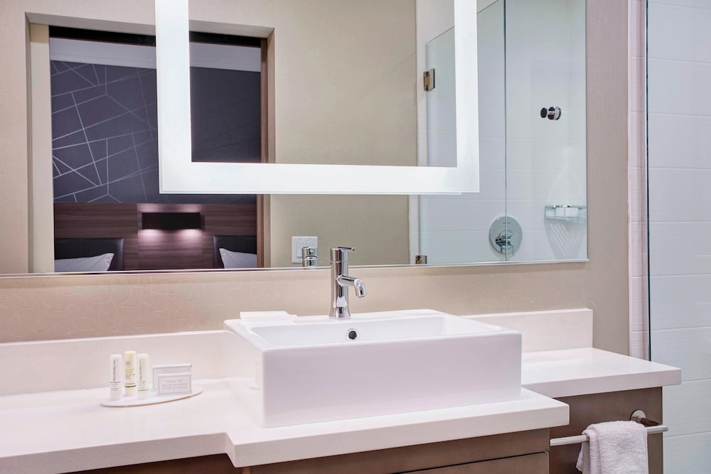 SpringHill Suites by Marriott Milwaukee Downtown - photo 30