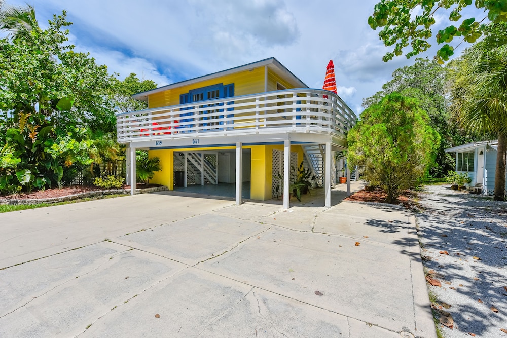 Banana Cabana and Cottage - featured photo