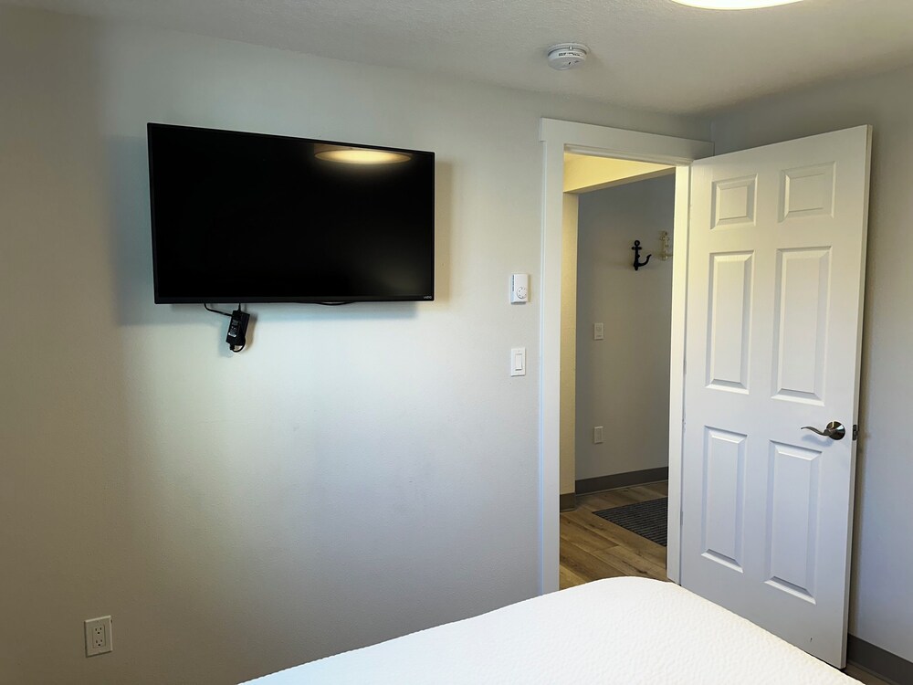 West Beach Suites - photo 16