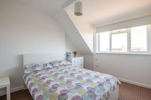Fantastic sea views. One Bedroom flat near the sea — 4-Star Luxury Hotel in Selsey, United Kingdom
