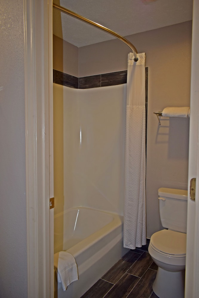 Super 8 by Wyndham Fort Chiswell Wytheville Area - photo 37