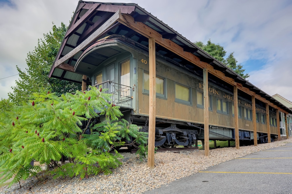 The Presidential Stay Converted Railcar In Dubois — Dubois